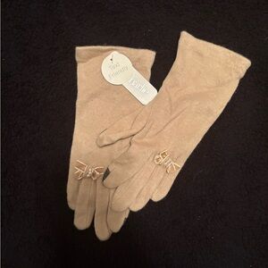 Charlies Tan Touchscreen Gloves with Bow Detail